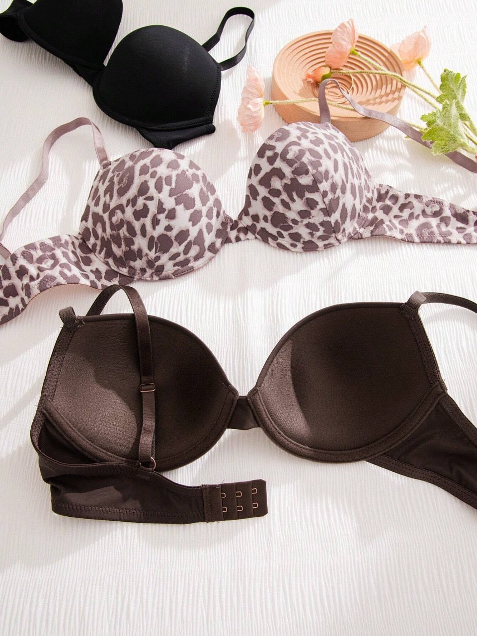 Smooth Surface 3-Piece Set Bra (With Underwire)