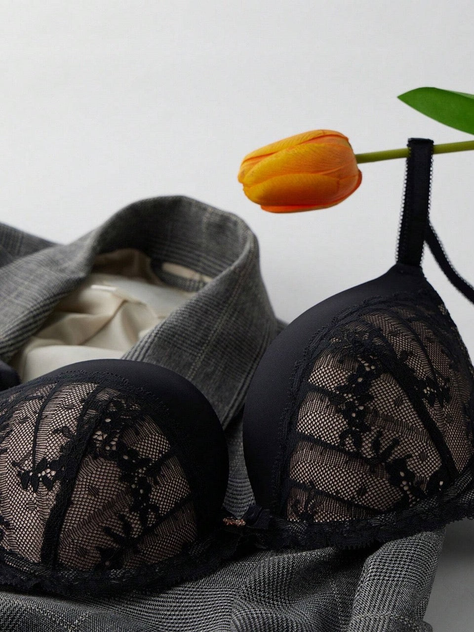 DesireSculpt Lace Underwire Bra Lingerie