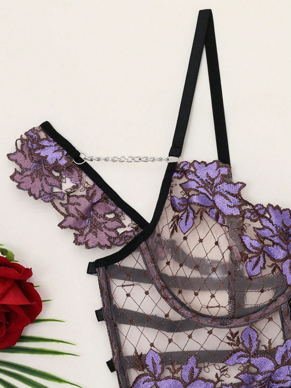 Woman's Sexy Lingerie Set Gathering Garter Belt With Steel Support Bra Flower Embroidery 3 Pieces Set