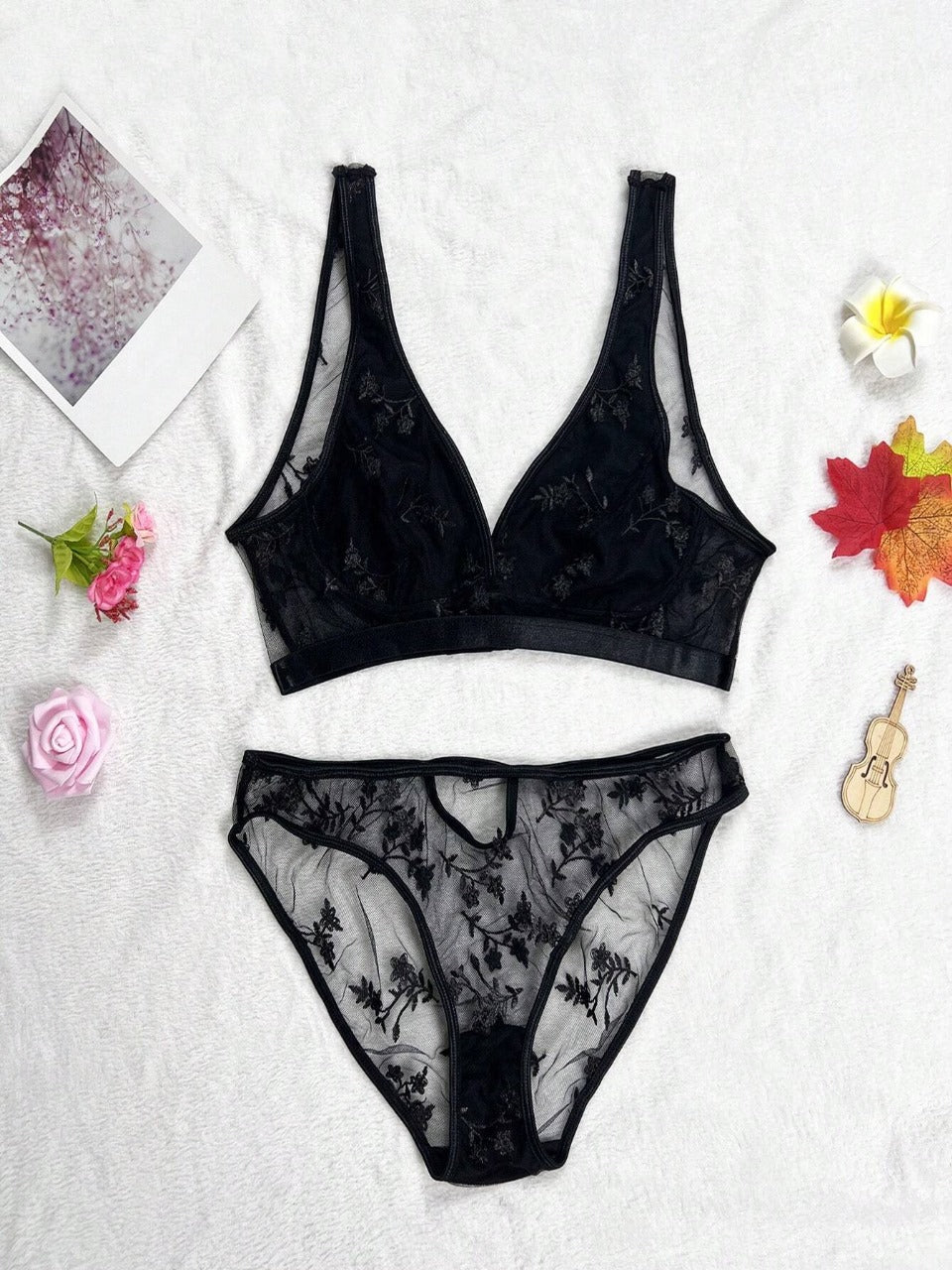 Contrast Lace Bra & Panty Lingerie Set