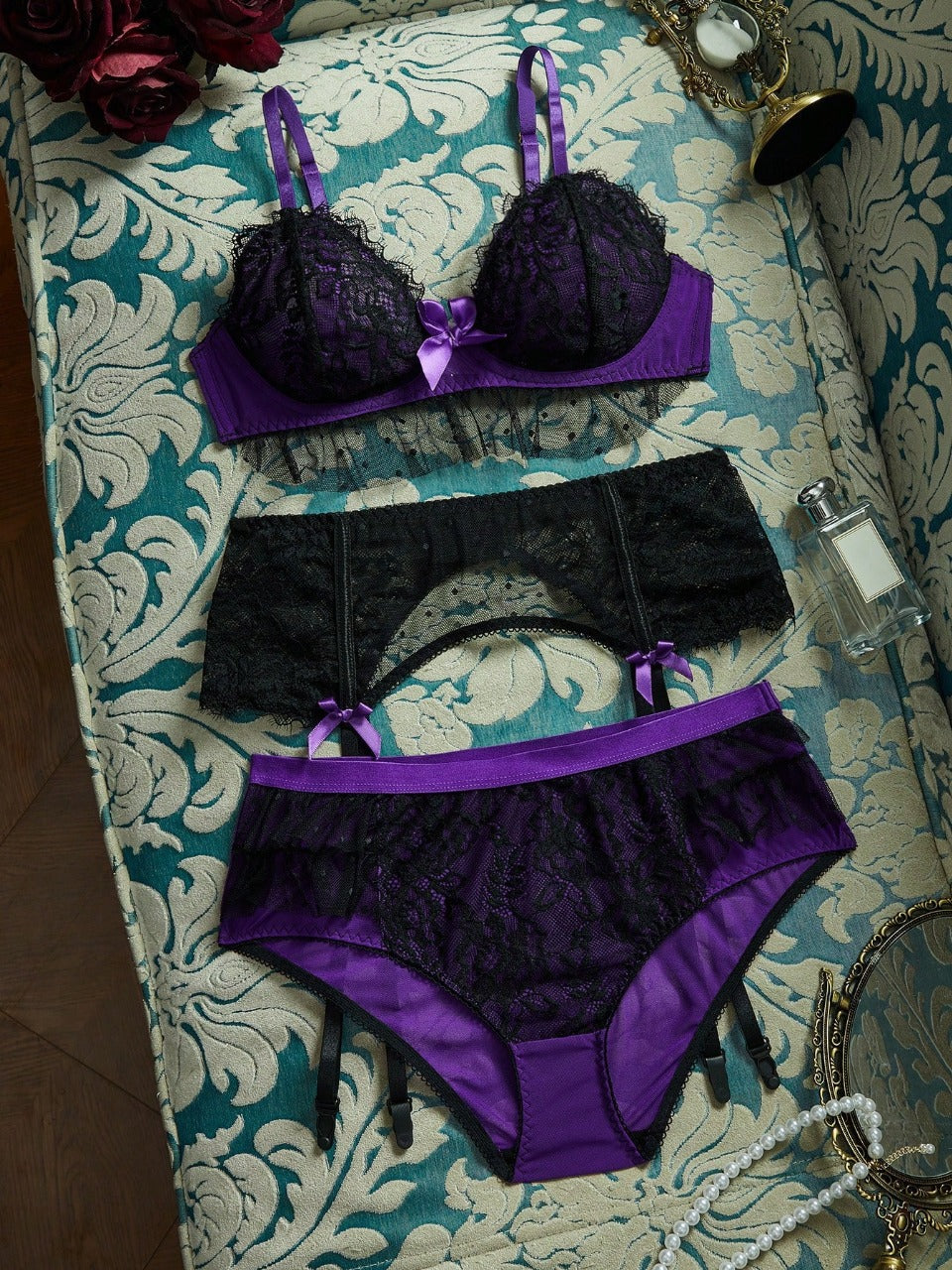 PinupGlam Women's Lace Patchwork Bow Decor Sexy Lingerie Set
( without stockings)