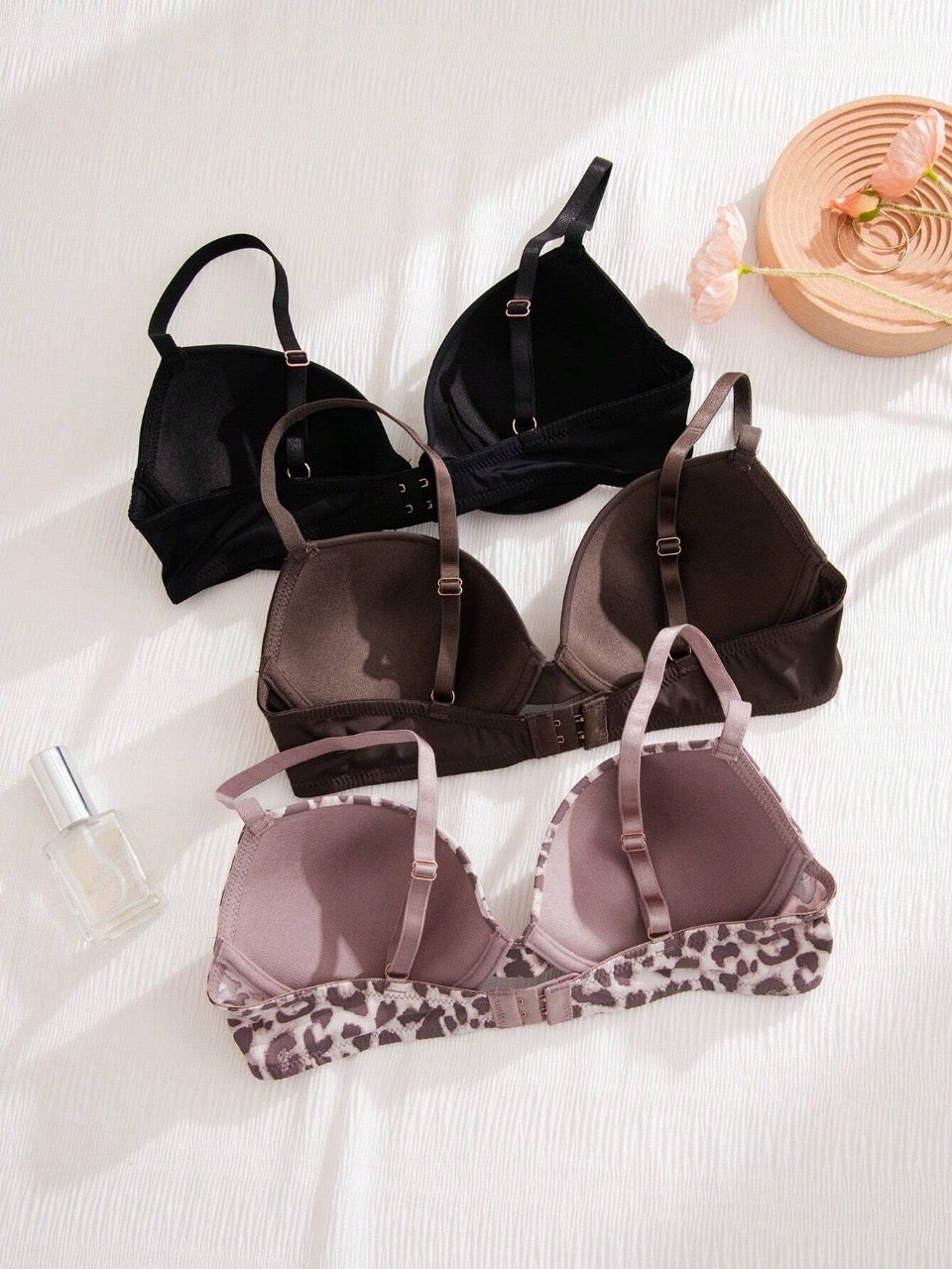 Smooth Surface 3-Piece Set Bra (With Underwire)