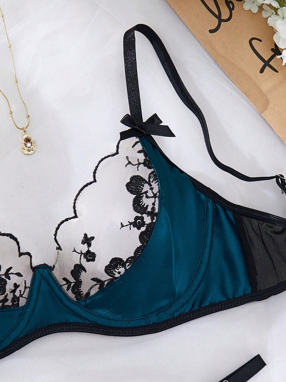 2pcs Women Elegant Floral Embroidery Mesh Lingerie Set